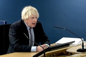 Boris Johnson admitió errores y pidió disculpas por su gestión de la pandemia (Fuente: AFP)