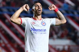 Carlos Tevez quiere los goles de Avalos para Independiente  (Fuente: Fotobaires)