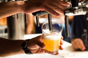 Hoy es la "Noche de las Birrerías": cuáles cervecerías se suman y en qué barrios