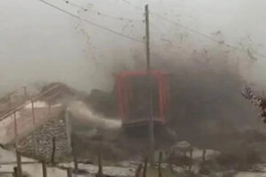 Video: la feroz crecida de un río que arrasó con un puente en Catamarca