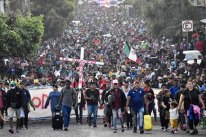 Una caravana de más de 10.000 migrantes atraviesa México (Fuente: AFP)