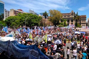 Marcha contra el ajuste de Javier Milei: la CGT, las CTA y organizaciones sociales frente a Tribunales  (Fuente: Bernardino Avila)