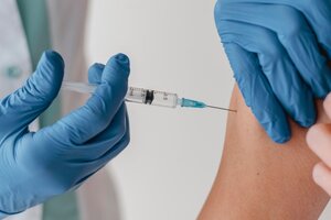 Simplificaron el esquema de vacunación contra el HPV: qué cambió y quiénes deben darse la vacuna (Fuente: Freepik)