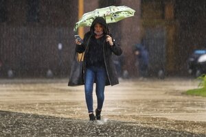 Alerta roja por tormentas y granizo en Corrientes y fuertes lluvias en Buenos Aires y otras 14 provincias  (Fuente: NA)