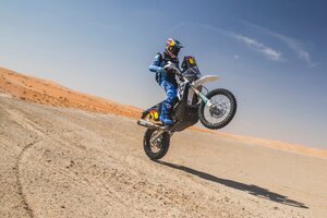 Rally Dakar: Kevin y Luciano Benavides siguen corriendo en el desierto (Fuente: EFE)
