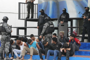 Ecuador: mantienen como rehenes a 178 trabajadores de prisiones en siete cárceles (Fuente: EFE)