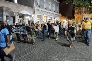 Salta: marcha de antorchas en repudio a la ley ómnibus
