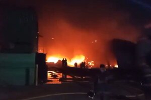 Impresionante incendio en un depósito de Barracas: los vecinos fueron evacuados 