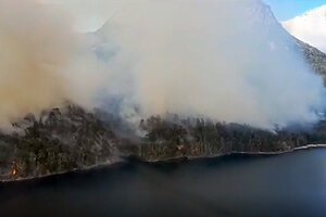 Cierran circuitos del Parque Nacional Nahuel Huapi por un incendio forestal