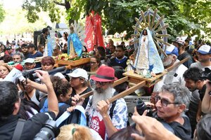 La fila contra el hambre: 20 cuadras de gente en el Ministerio de Capital Humano (Fuente: NA)