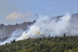Incendio en parque Los Alerces: el fuego sigue activo y ya hay más de 7.500 hectáreas afectadas  (Fuente: Télam)