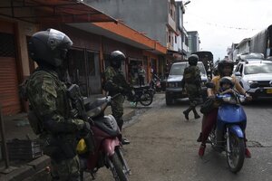 Miles de indígenas colombianos bajo riesgo de desplazamiento forzado en la frontera con Panamá (Fuente: AFP)