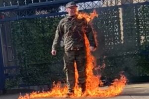 Muere el soldado de EE.UU. que se prendió fuego a lo bonzo frente a Embajada de Israel en protesta contra la guerra