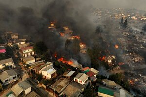 Los incendios de Chile y el milagro de Botania, el barrio que se salvó de las llamas (Fuente: AFP)