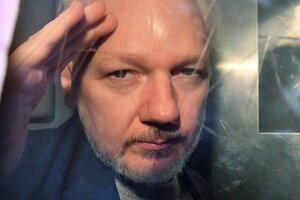 La justicia británica aplazó la decisión sobre la extradición de Assange a Estados Unidos (Fuente: EFE)
