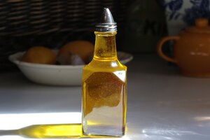 La Anmat prohibió un aceite de oliva y unas hierbas para infusiones