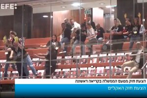 Familiares de rehenes irrumpieron en el Parlamento israelí 