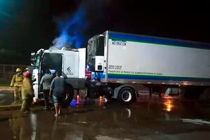 Rosario: incendian un camión de reparto de carne