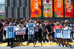 Messi fue recibido en tierra azteca por una multitud de hinchas  (Fuente: EFE)