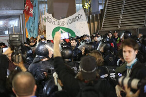 El apriete de la Policía de la Ciudad a los que manifestaban contra los despidos (Fuente: Gentileza La Izquierda Diario)