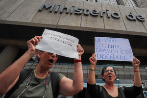 Docentes de Ecuador protestaron contra la militarización impuesta por Noboa (Fuente: EFE)