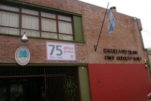 Robaron las computadoras de una escuela en Núñez por tercera vez en cinco meses