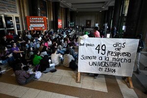 Rectores y estudiantes universitarios salen a la calle en todo el país y reclaman al Gobierno garantizar la paz y no reprimir (Fuente: AFP)