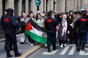 La policía francesa disolvió una manifestación propalestina en la Sorbona