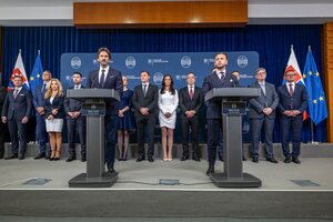 Eslovaquia: el premier ya es capaz de hablar, pero sigue grave tras ser baleado