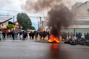 Tras el acuartelamiento de los policías en Posadas, el gobierno provincial hizo una oferta de recomposición salarial (Fuente: NA)