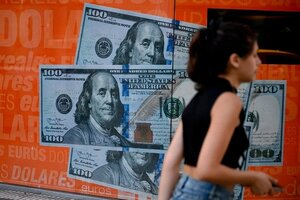 Por qué sube el dólar blue: "Hay un superávit ficticio" (Fuente: AFP)
