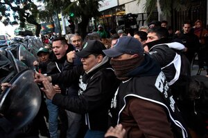 La Policía bloqueó una marcha frente a la Casa de Misiones en CABA (Fuente: Jorge Larrosa)