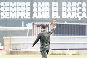 Xavi se despidió de los hinchas del Barcelona (Fuente: EFE)