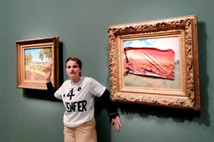Detuvieron a una activista por pegar un cartel sobre un cuadro de Monet en un museo de París