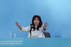Cristina Kirchner le respondió a Milei: "Teorizar en los canales de televisión es muy fácil, gobernar es otra cosa" (Fuente: NA)