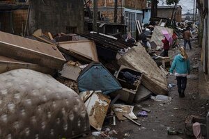 A un mes de las inundaciones, Porto Alegre busca limpiar sus calles (Fuente: EFE)