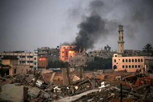 Israel bombardea el centro de Gaza y deja al menos 75 muertos