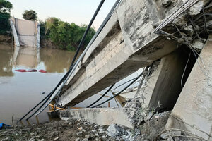 Murieron cinco niños en Bolivia por la caída de un puente (Fuente: AFP)