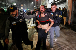 Criminalización de la protesta: los detenidos frente al Congreso fueron trasladados a penales federales