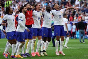 Eurocopa: Francia pasó por un gol en contra (Fuente: EFE)