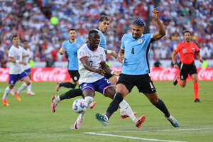 Copa América: sin Bielsa, Uruguay sacó del torneo al anfitrión