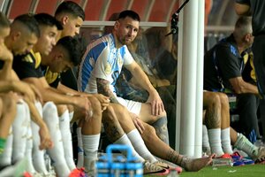 Messi sufrió una lesión ligamentaria en el tobillo derecho