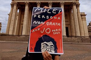 Aparecieron carteles en las calles de París que declaran a Milei "persona no grata" (Fuente: Instagram @argentina.en.lucha.paris)