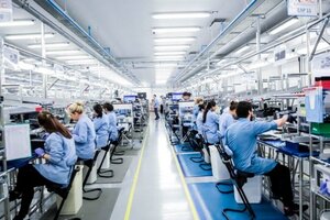La industria, en la lona: textiles y pymes de electrónica se desploman y peligran miles de empleos