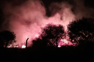 El zonda dejó incendios en la ciudad de Salta y el Valle de Lerma