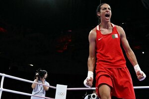 La boxeadora Imane Khelif venció a la húngara Anna Luca Hamori y aseguró la primera medalla de Argelia (Fuente: AFP)