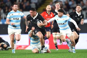 Los All Blacks se tomaron una dura revancha de Los Pumas (Fuente: AFP)