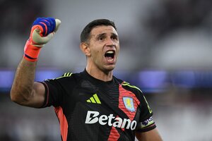 Premier League: El Dibu estrenó el 23 con una victoria ante el West Ham (Fuente: AFP)