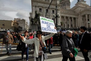 Los jubilados marchan contra el inminente veto de Milei