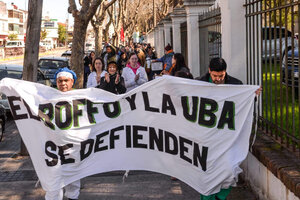 Abrazo al Instituto Roffo contra el ajuste de Milei